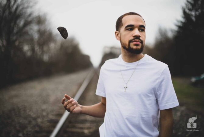 Mini Session Vs. Custom Photography: Which One Is Right For You?